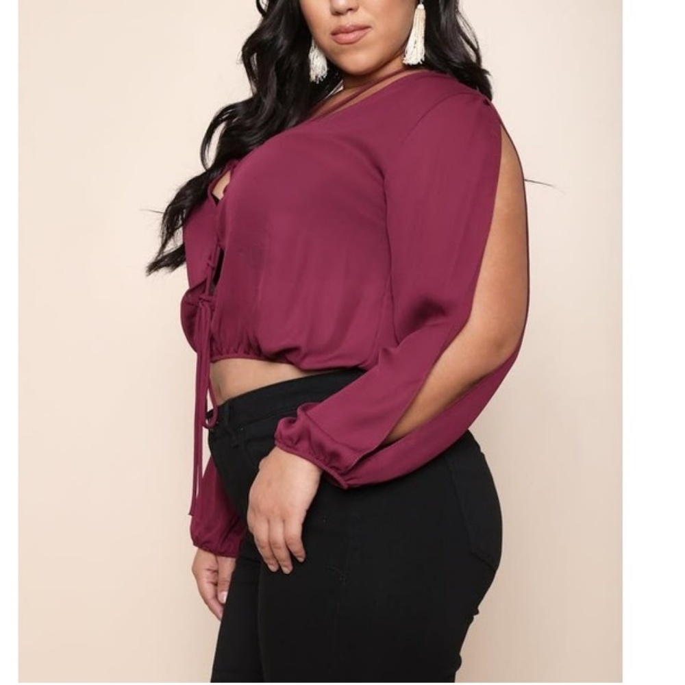 🎉HP🎉🆕🌸Laced up  Open Shoulder Burgundy Top - Picture 6 of 8